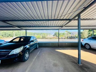 Foto de uma área de estacionamento coberta em Lajeado, Brasil.