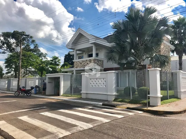 Casa com 4 dormitórios