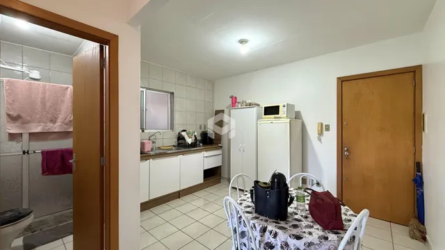 Vista da cozinha e área de jantar de um imóvel em Lajeado, Brasil.