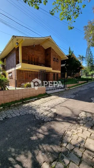 Casa com 4 dormitórios