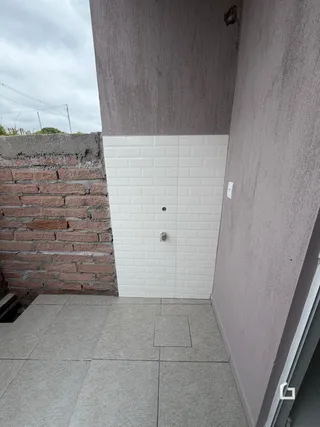 Detalhe da parede e piso de uma propriedade em Lajeado, Brasil.