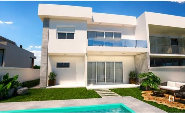 Fachada moderna de uma casa em Lajeado, Brasil com varanda e jardim.