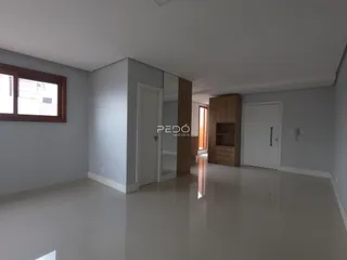 Ambiente interno de uma sala com paredes cinzas e piso claro.
