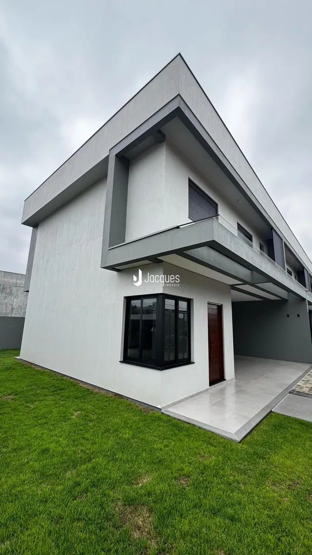 Fachada moderna de uma casa em Lajeado, Brasil.