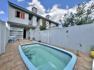 Vista externa de uma residência com piscina em Lajeado, Brasil.