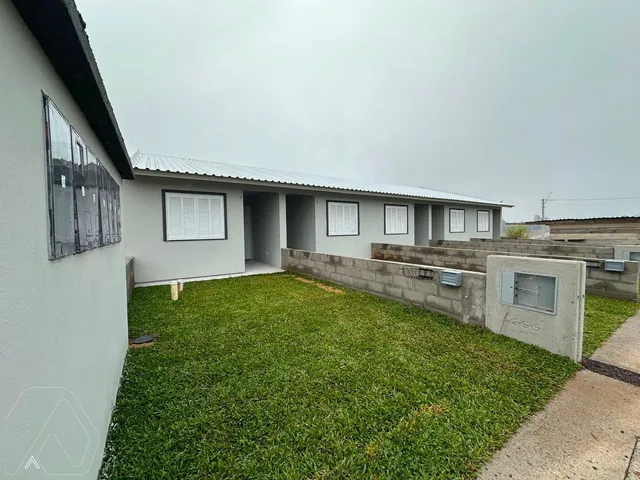 Casa geminada com 2 dormitórios