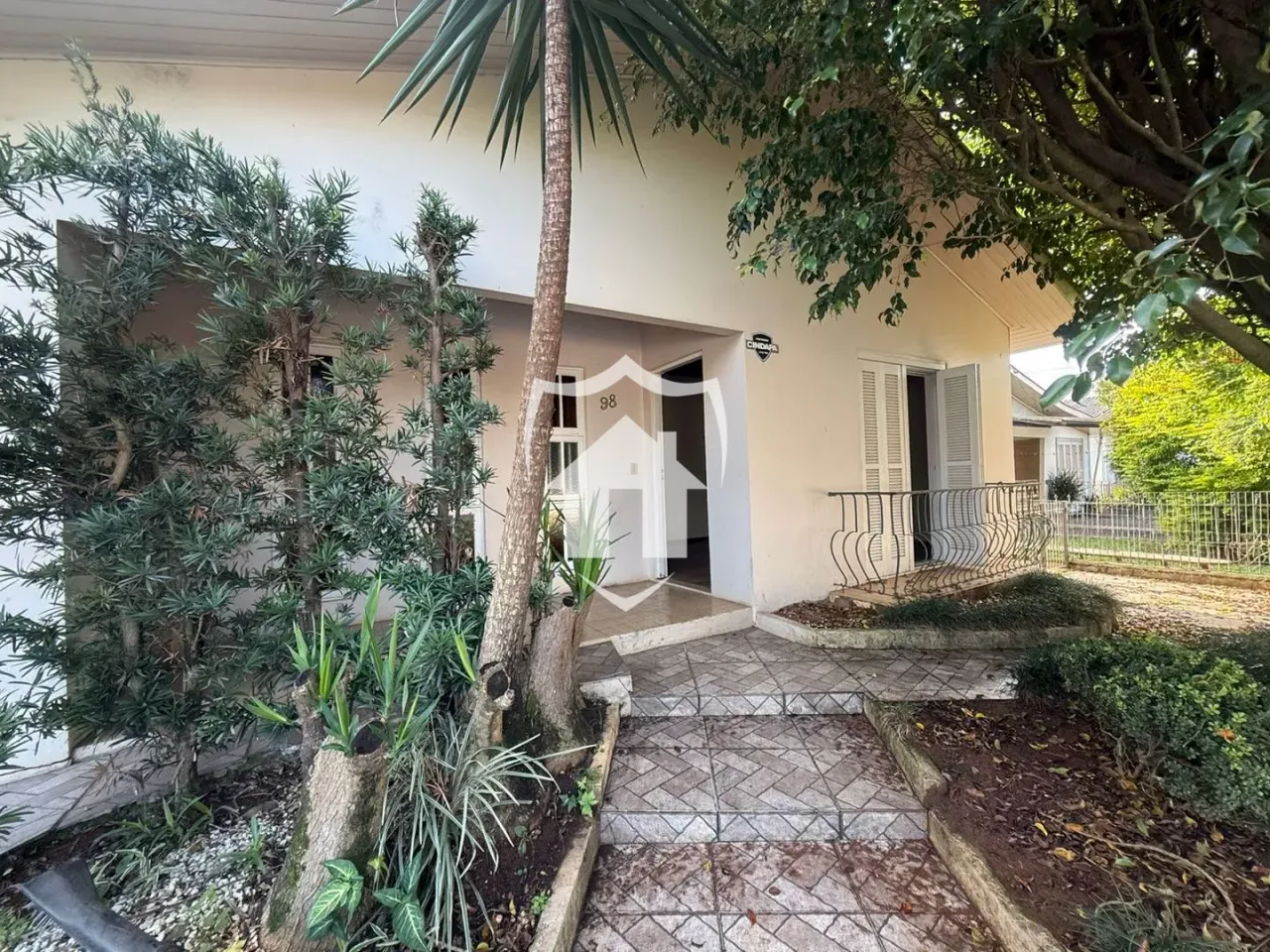 Casa com 4 dormitórios, foto 1