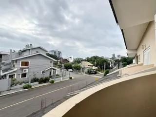 Vista da rua com casas residenciais em Lajeado, Brasil.