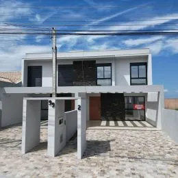Fachada externa de uma casa moderna em Lajeado, Brasil.