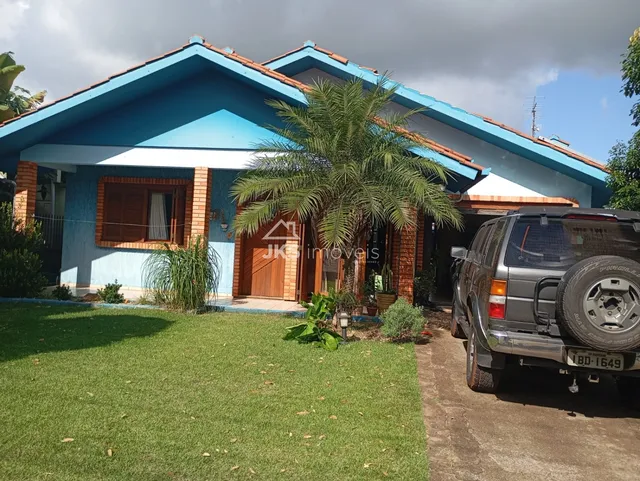 Casa com 4 dormitórios