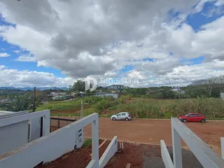 Vista da propriedade em Lajeado, Brasil, mostrando a paisagem e a estrada.