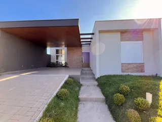 Fachada moderna de uma residência em Lajeado, Brasil.