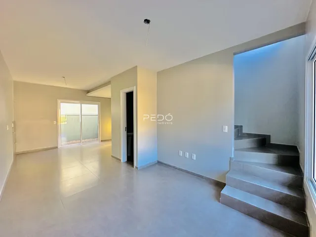 Vista de um corredor interno de uma residência em Lajeado, Brasil.