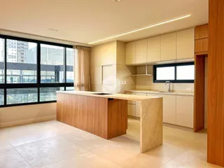 Esta é uma foto da cozinha e sala de jantar de um imóvel em Lajeado.