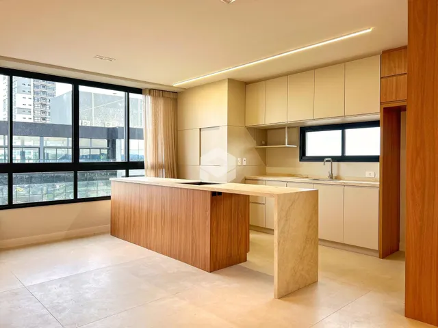 Esta é uma foto da cozinha e sala de jantar de um imóvel em Lajeado.