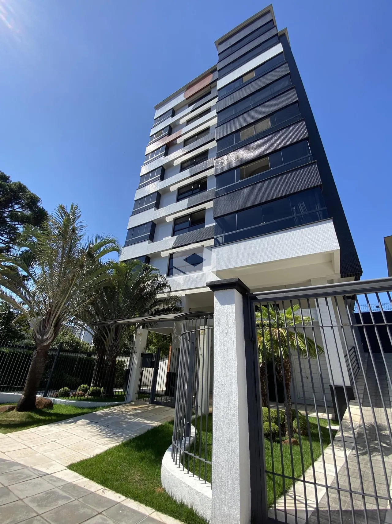 Fachada de um prédio residencial em Lajeado, Brasil.