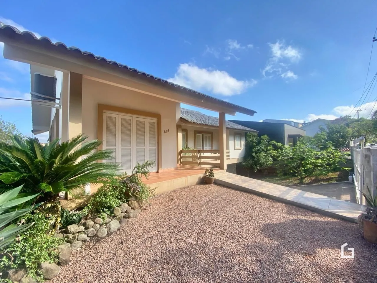 Casa com 4 dormitórios, foto 1
