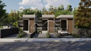 Fachada moderna de uma casa em Lajeado, Brasil, com revestimento de madeira.