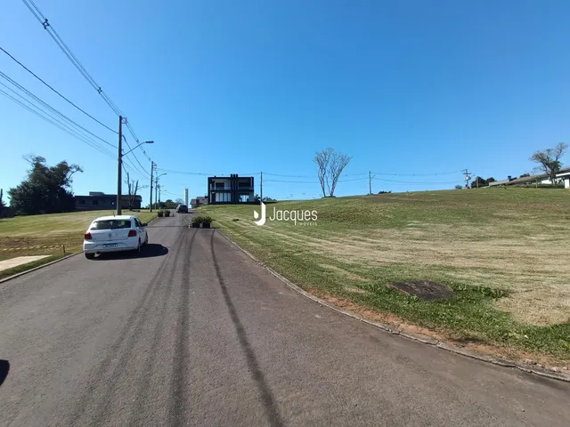 Fachada de uma residência em Lajeado, Brasil, vista pela rua.