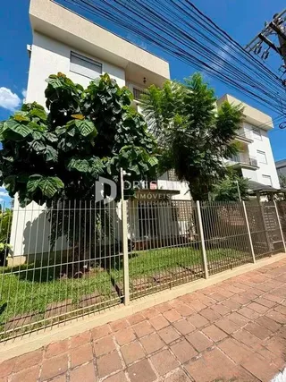 Fachada de uma residência com cerca de ferro na Lajeado, Brasil.