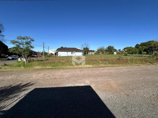 Vista externa de uma residência em Lajeado, Brasil, com área gramada ao redor.