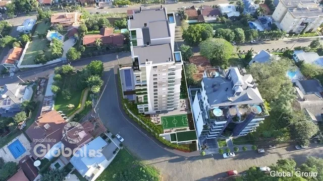 Vista aérea de uma área residencial em Lajeado, Brasil, mostrando várias casas e terrenos.