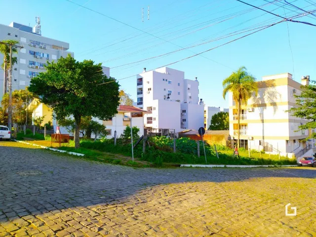 Vista externa de uma propriedade em Lajeado, Brasil, mostrando a fachada e o jardim.