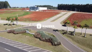 Vista aérea de um terreno com estradas e vegetação em Lajeado, Brasil.