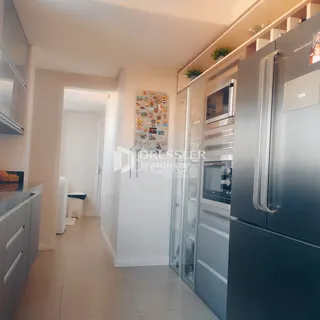 Hall de entrada de um apartamento moderno em Lajeado.