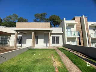 Fachada de uma residência em Lajeado, Brasil, com jardim frontal.