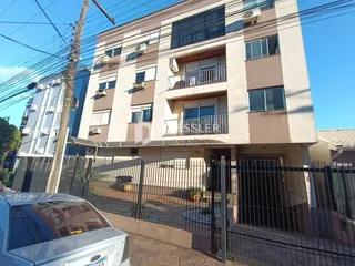 Fachada de um prédio residencial em Lajeado, Brasil, com varandas e grade de segurança.