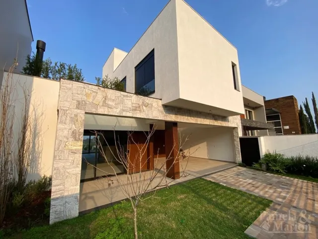 Casa com 3 dormitórios