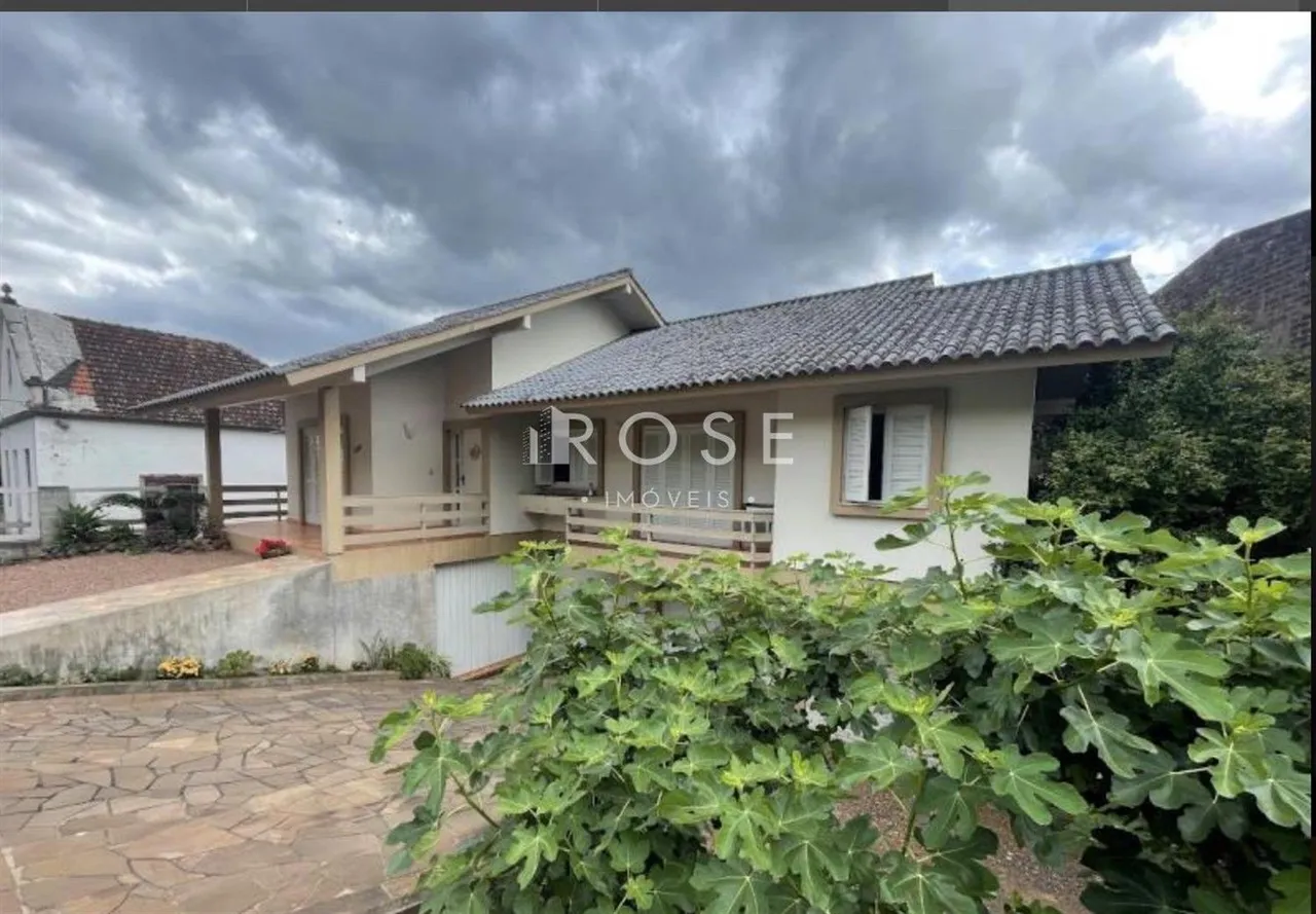 Casa com 4 dormitórios, foto 1