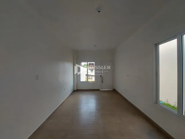 Vista interna de um corredor de um imóvel em Lajeado.