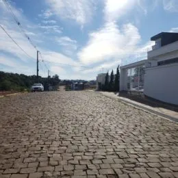 Vista da área pavimentada da propriedade em Lajeado.