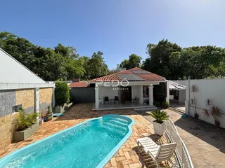 Foto de uma área externa com piscina e paisagismo em Lajeado, Brasil.