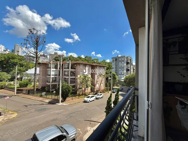 Vista externa de um imóvel residencial em Lajeado, Brasil, com vista para a rua e outras construções.