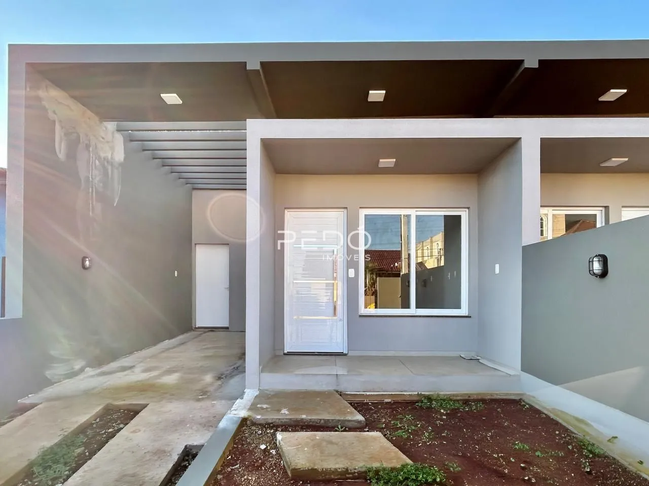 Casa geminada com 2 dormitórios, foto 1