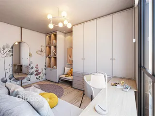 Sala de estar com armários embutidos e decoração moderna.