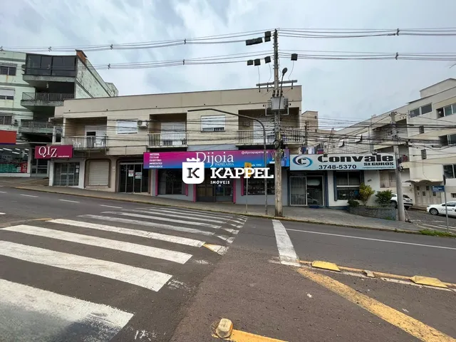 Foto da fachada de um prédio comercial em Lajeado, Brasil.