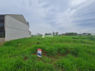 Vista de um terreno com grama alta em Lajeado, Brasil.