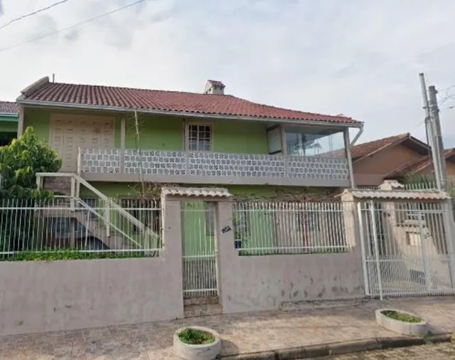 Casa com 4 dormitórios