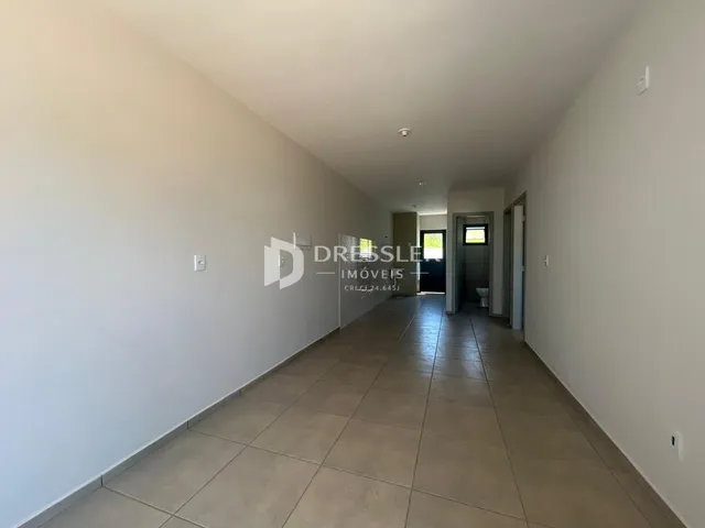 Corredor interno de uma residência em Lajeado, Brasil.