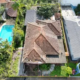 Vista aérea do telhado de uma residência em Lajeado, Brasil.