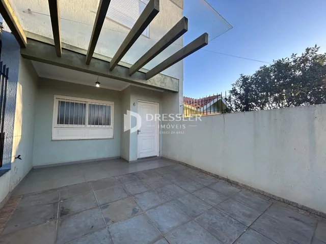 Fachada de imóvel em Lajeado, Brasil, mostrando a área externa coberta.