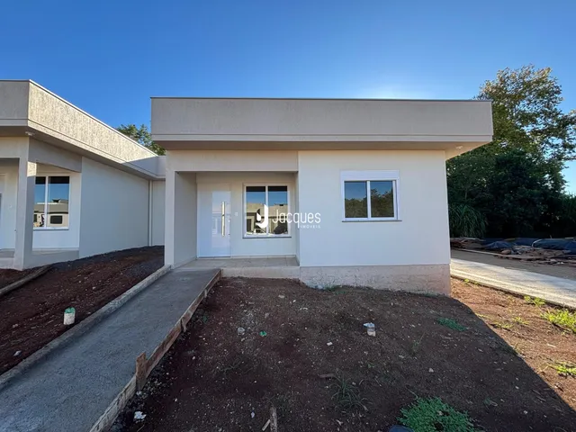 Fachada de uma casa moderna em construção em Lajeado, Brasil.