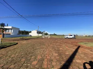 Vista externa de um terreno com área pavimentada em Lajeado, Brasil.