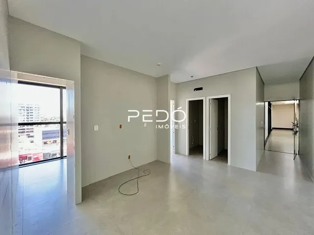 Vista de um corredor interno de uma propriedade em Lajeado.