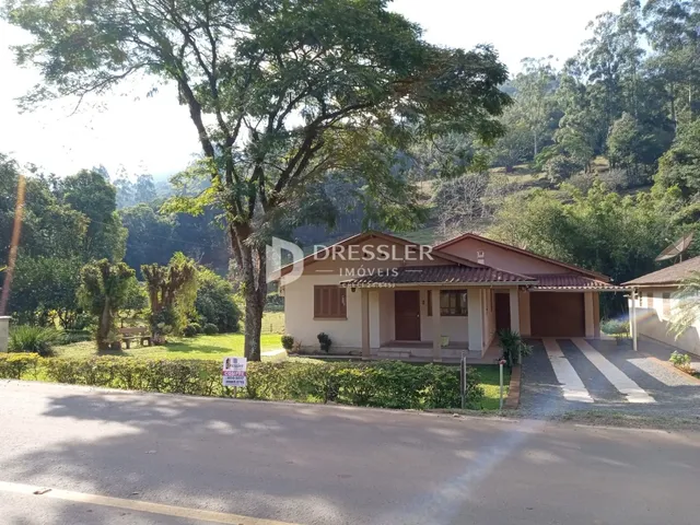 Casa com 3 dormitórios
