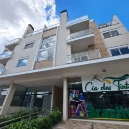 Fachada moderna de um prédio residencial em Lajeado, Brasil.